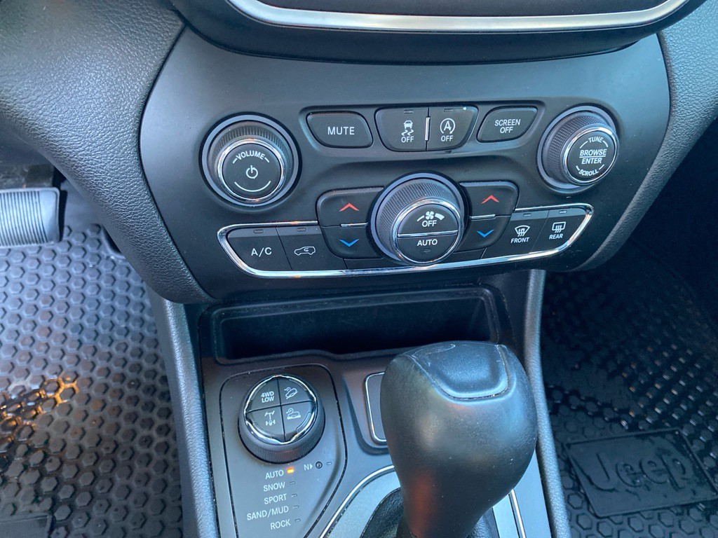 2019 Jeep Cherokee Image 16