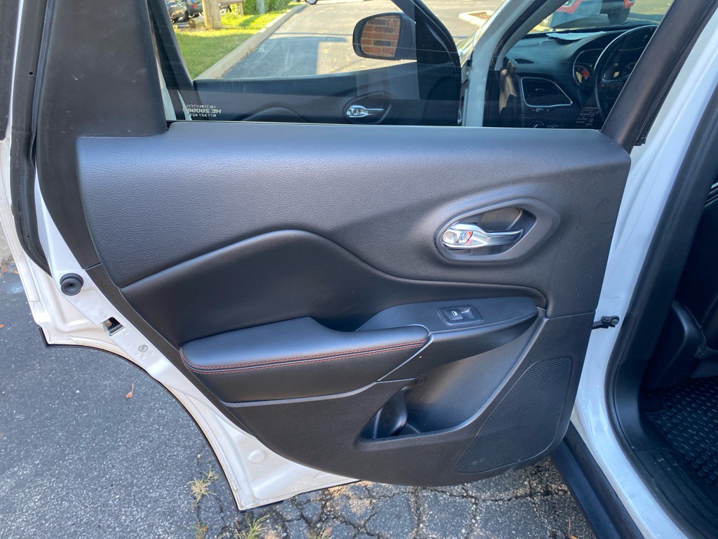 2019 Jeep Cherokee Image 19