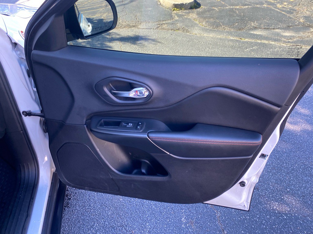 2019 Jeep Cherokee Image 24