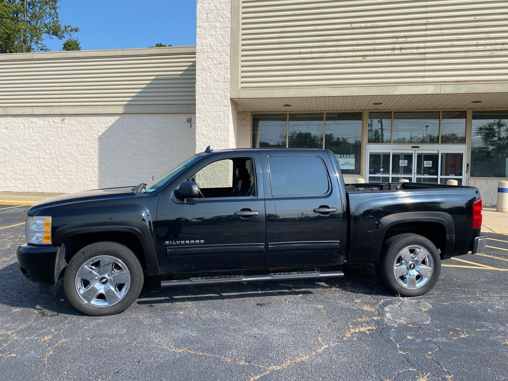 2011 Chevrolet Silverado 1500 Image 2
