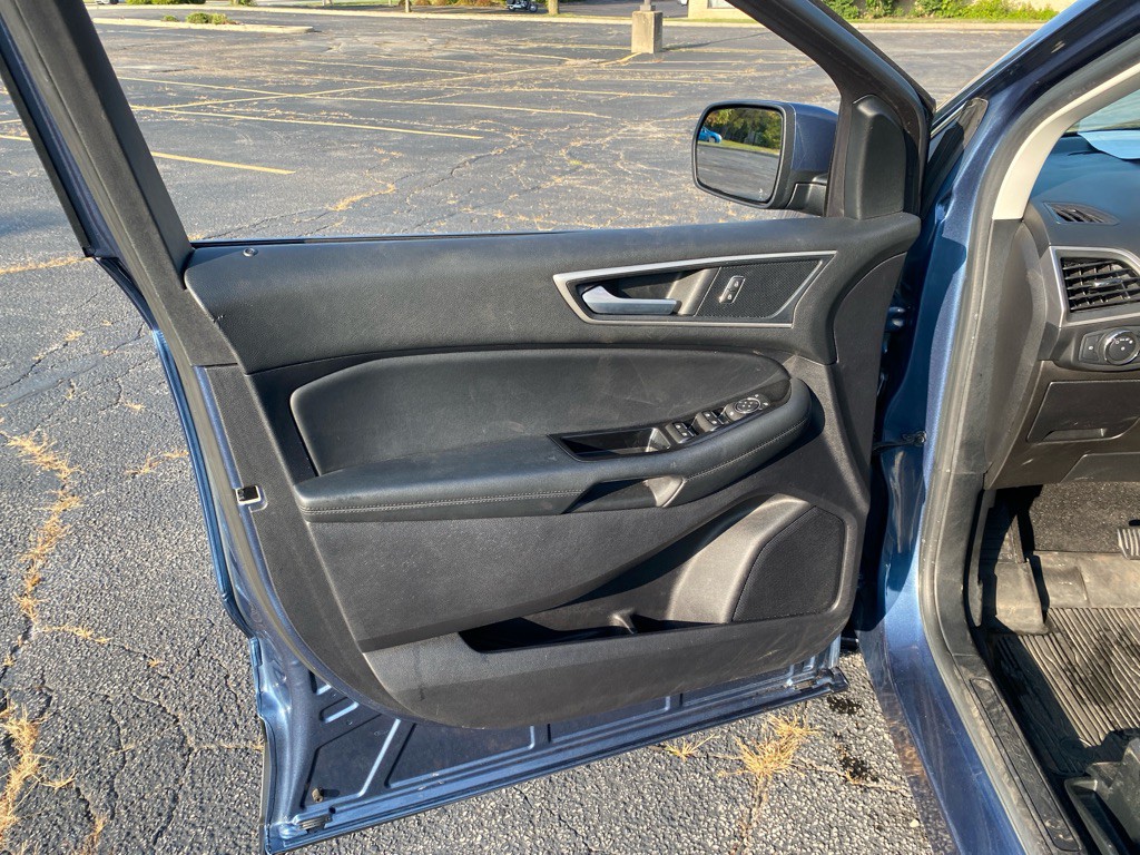 2019 Ford Edge Image 10