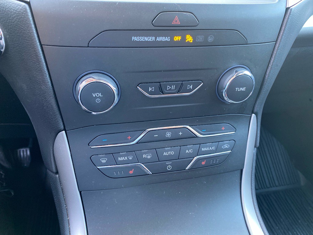 2019 Ford Edge Image 15