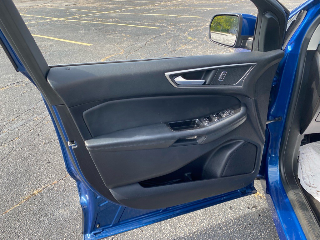2020 Ford Edge Image 10