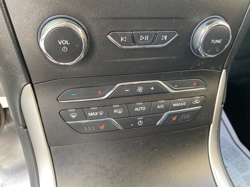 2020 Ford Edge Image 14