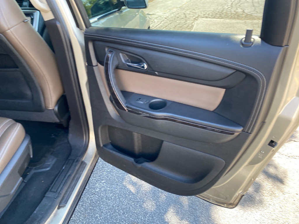 2015 GMC Acadia Image 28