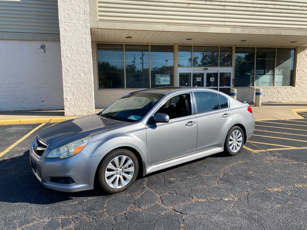 2011 Subaru Legacy Image 1