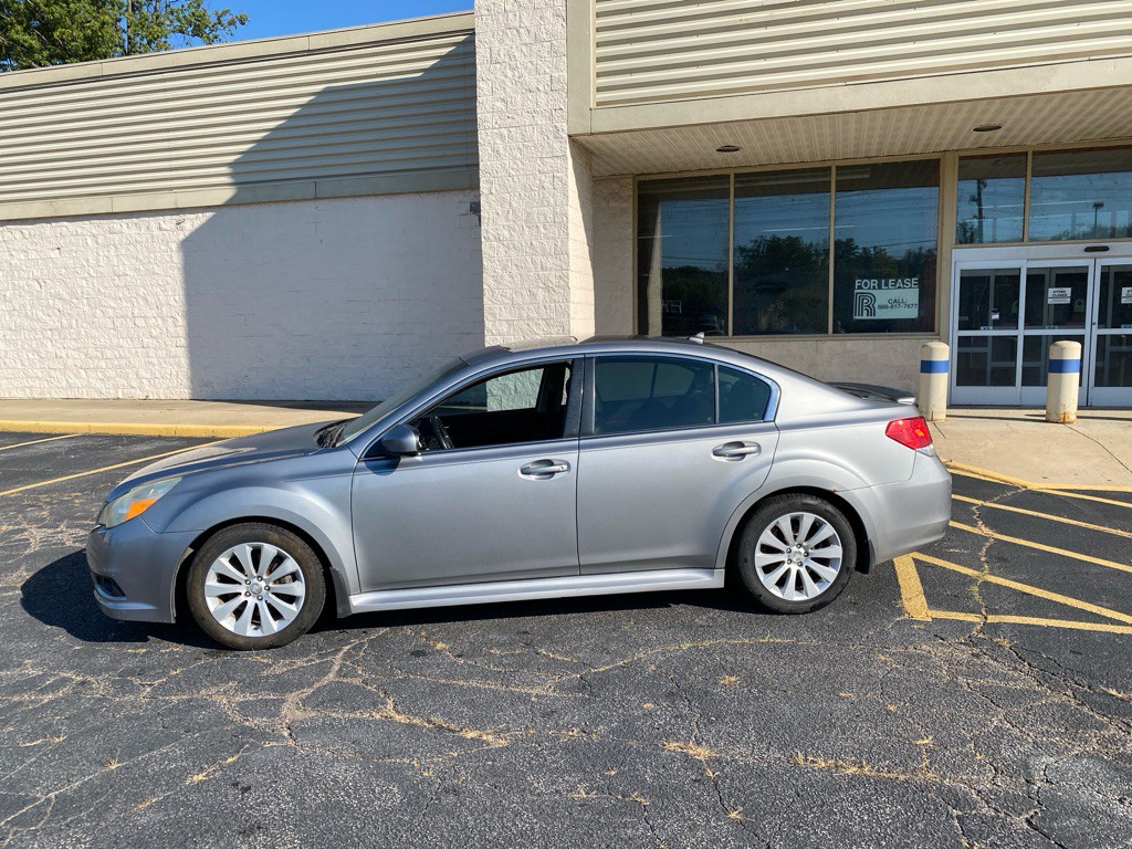 2011 Subaru Legacy Image 2