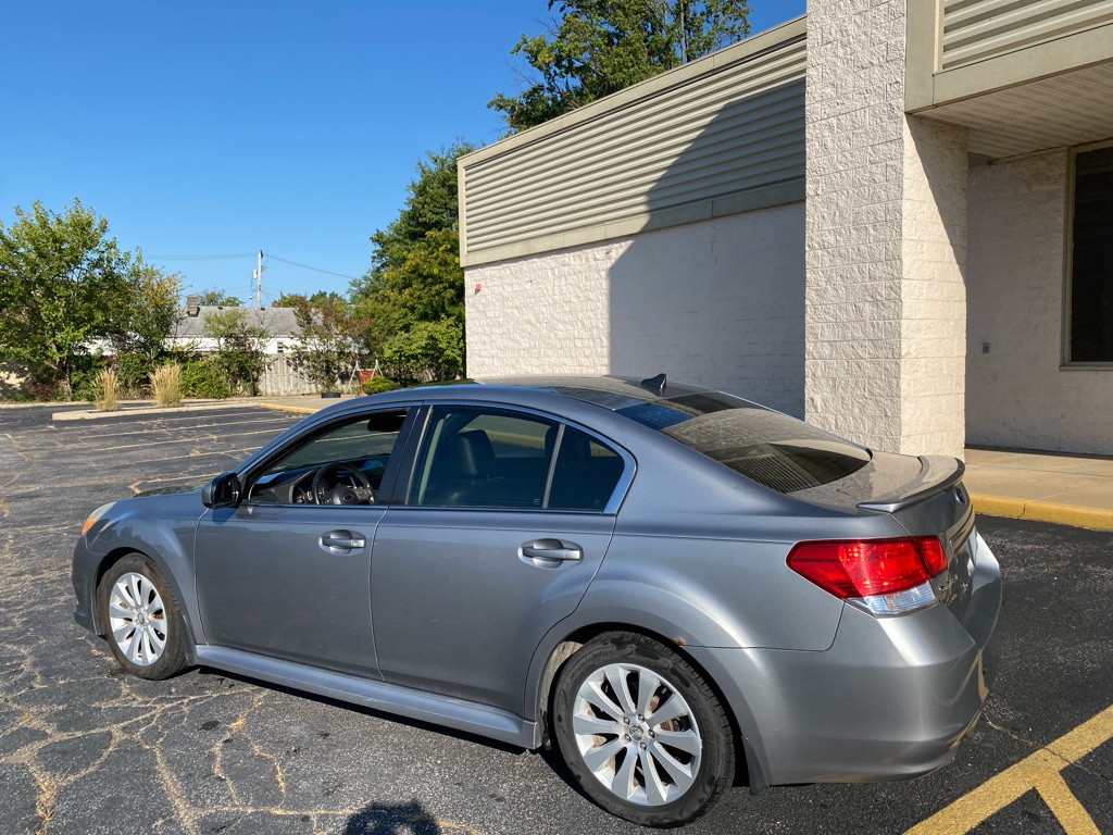 2011 Subaru Legacy Image 3