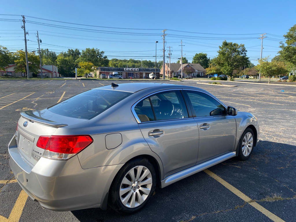 2011 Subaru Legacy Image 5