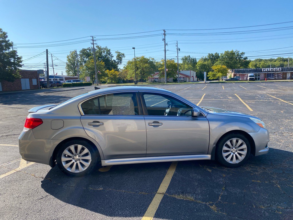 2011 Subaru Legacy Image 6