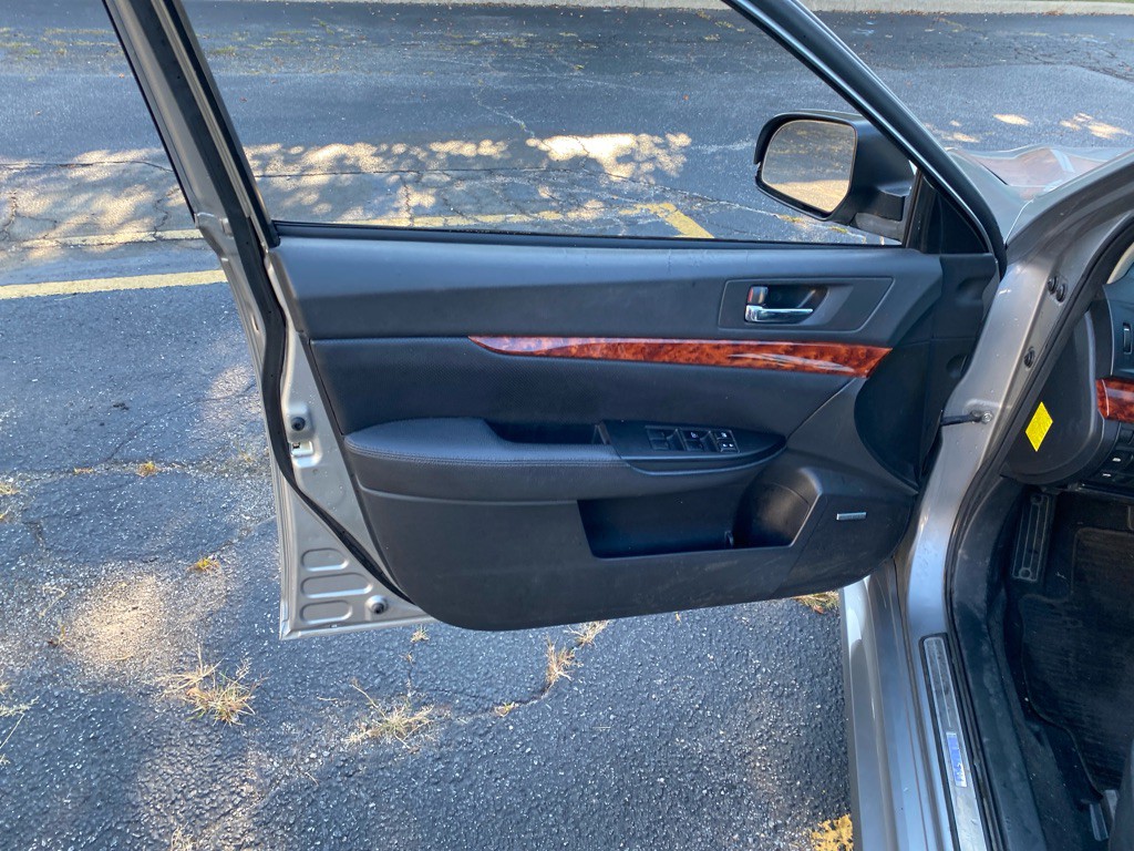 2011 Subaru Legacy Image 11