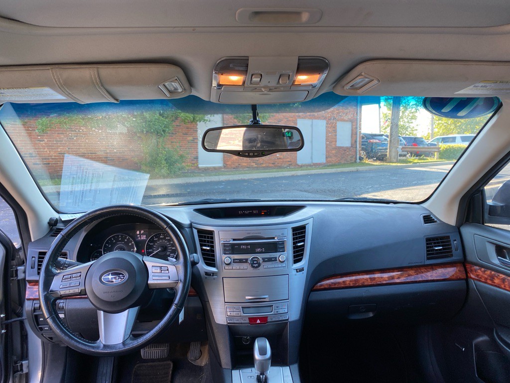 2011 Subaru Legacy Image 18