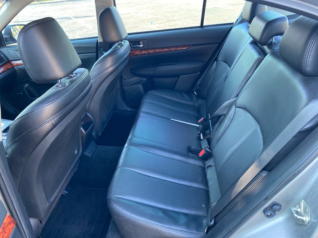 2011 Subaru Legacy Image 19