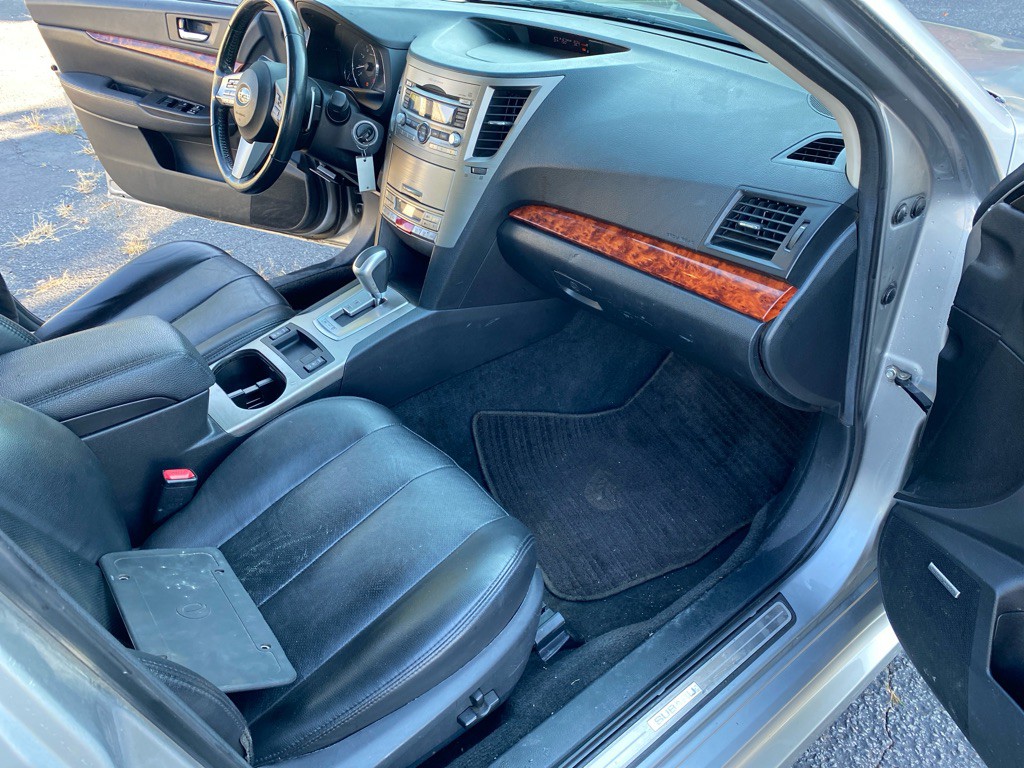 2011 Subaru Legacy Image 24