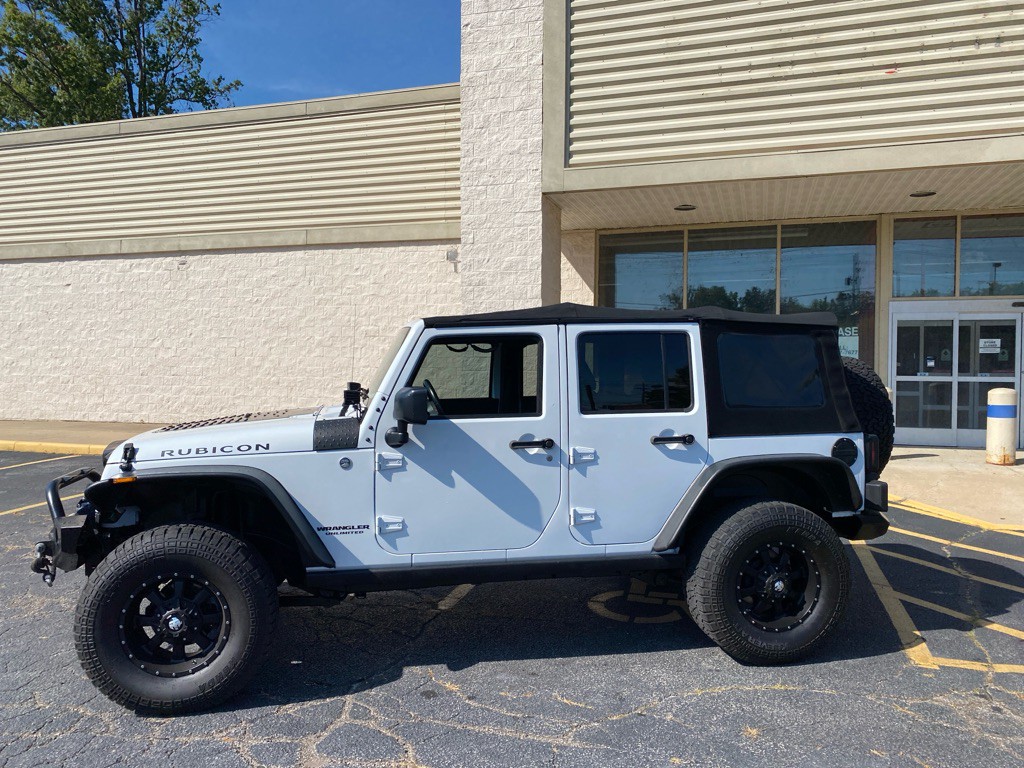 2015 Jeep Wrangler Unlimited Image 2