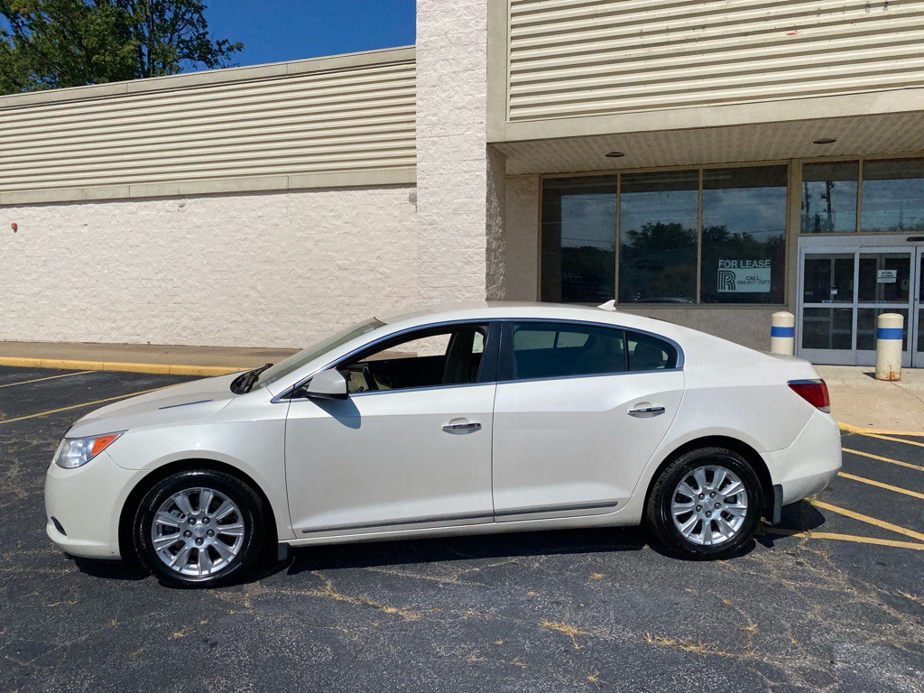 2012 Buick Lacrosse Image 2