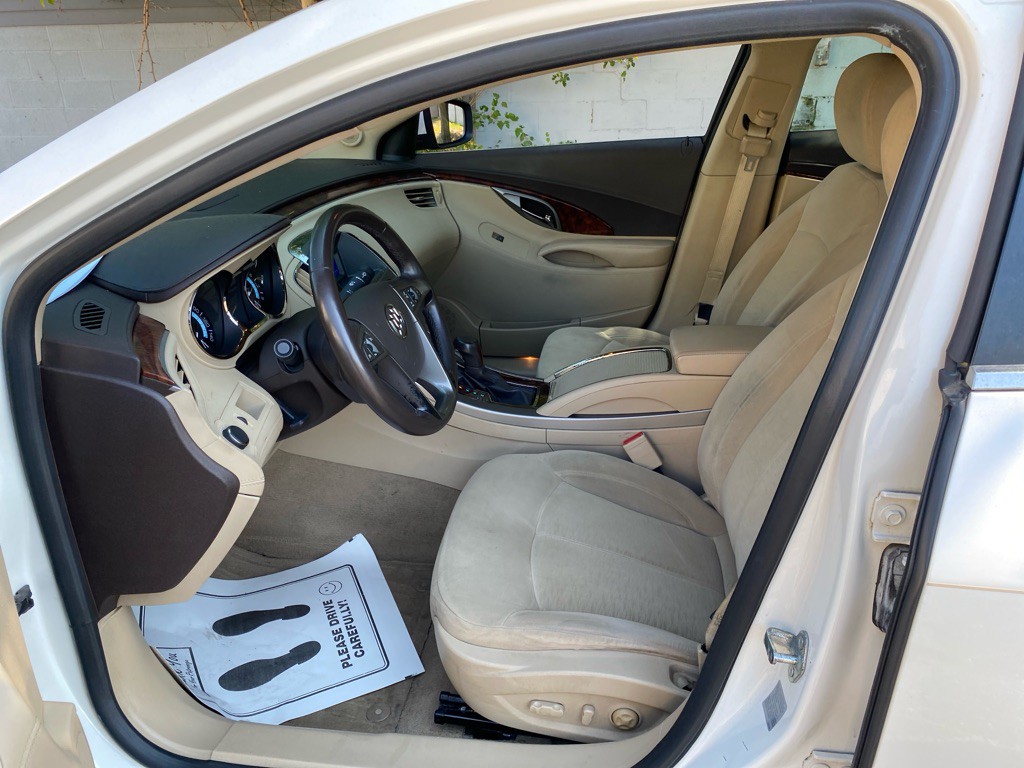 2012 Buick Lacrosse Image 9
