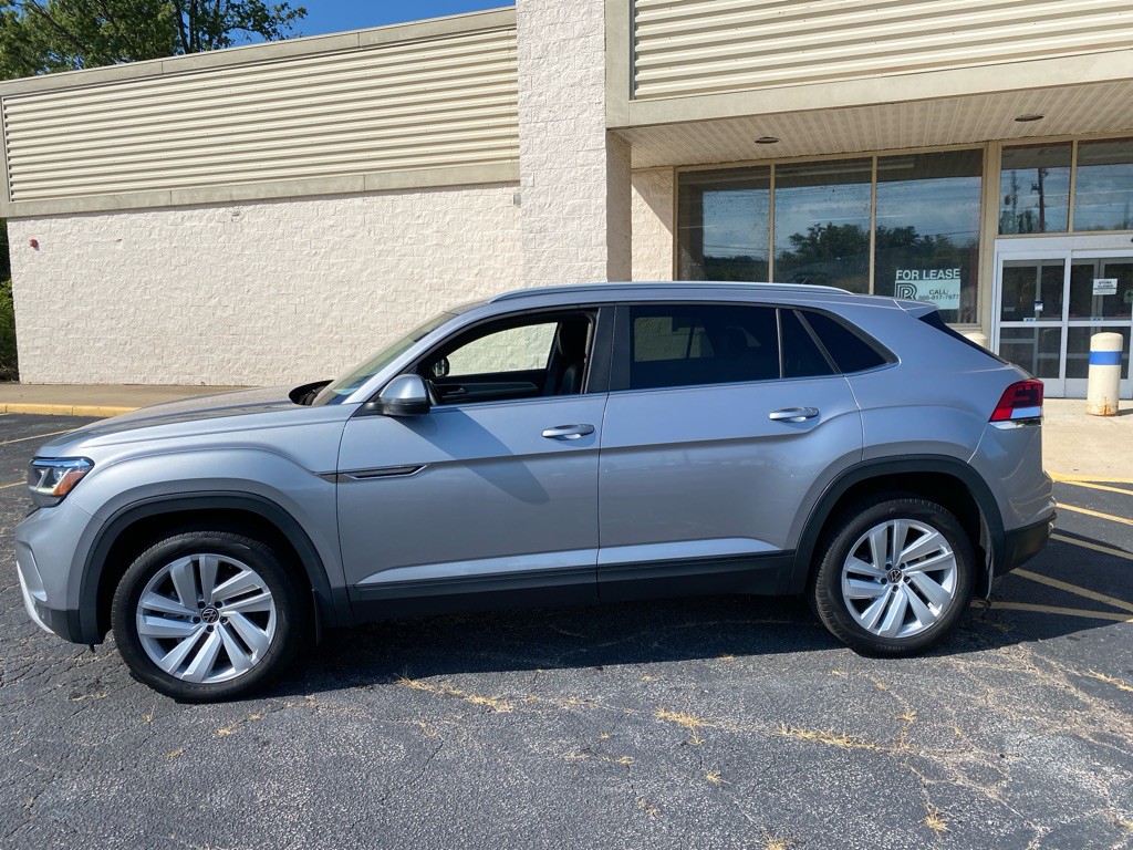 2021 Volkswagen Atlas Cross Sport Image 2
