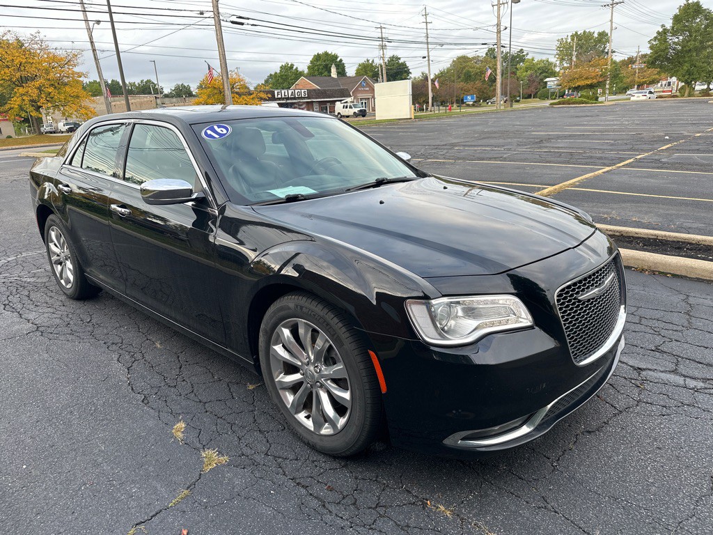 2016 Chrysler 300 Image 2