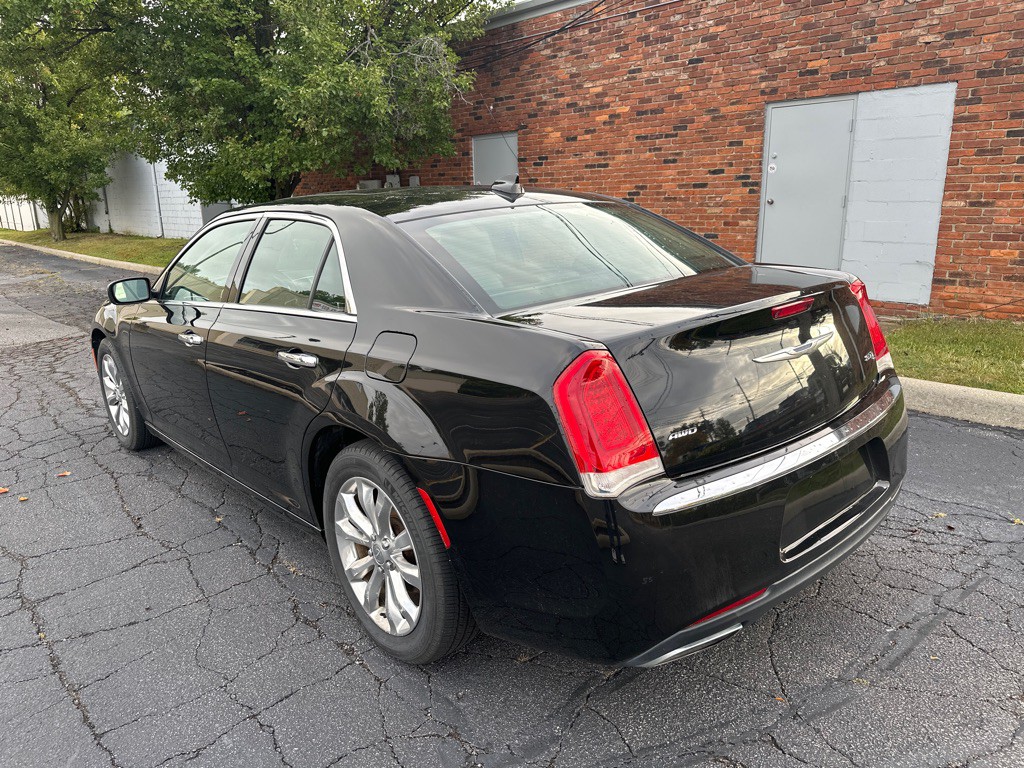 2016 Chrysler 300 Image 5