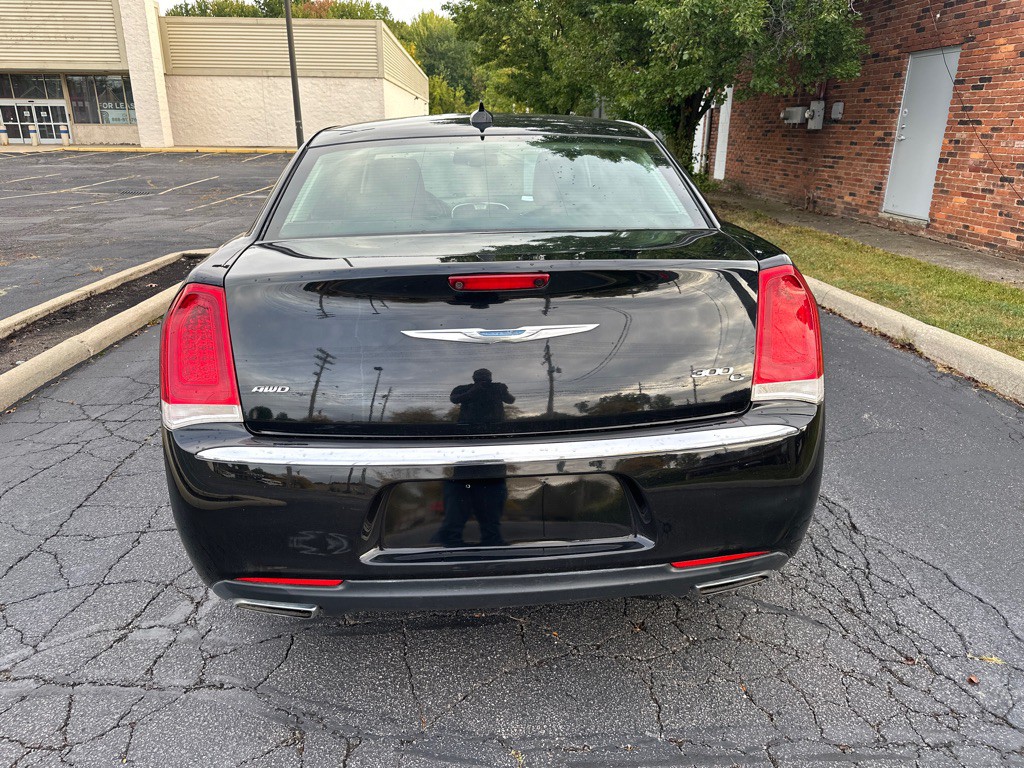 2016 Chrysler 300 Image 6