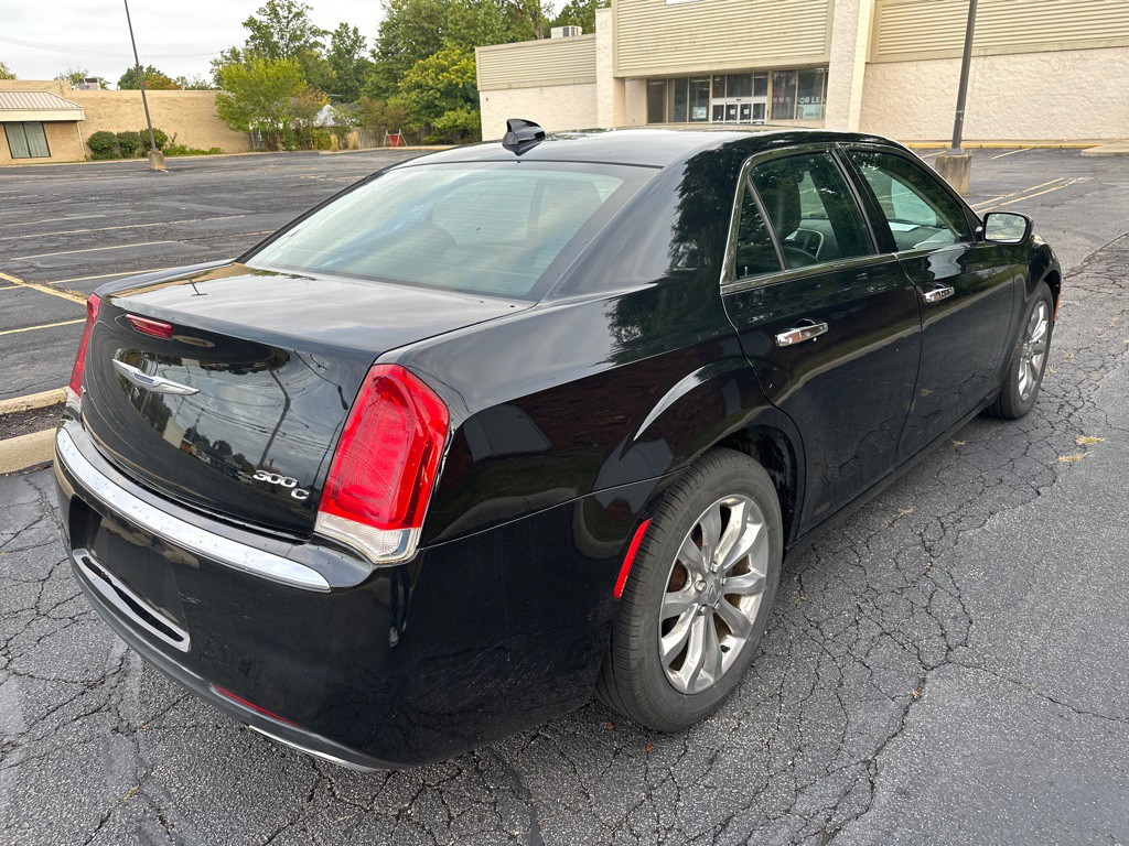 2016 Chrysler 300 Image 7
