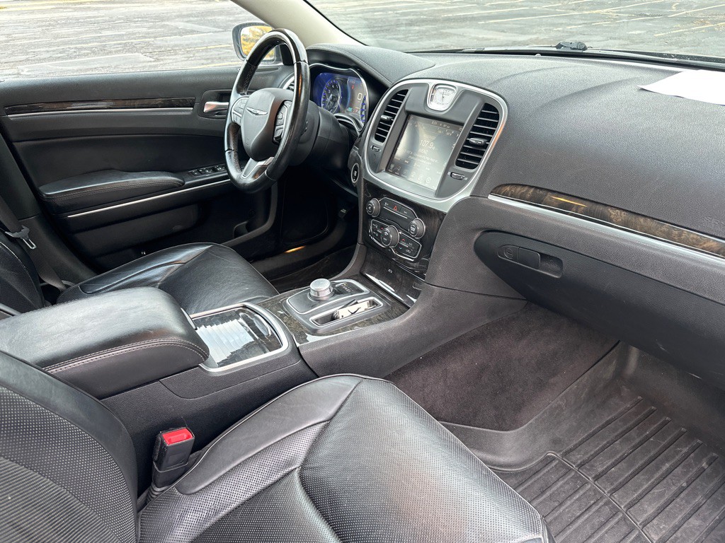 2016 Chrysler 300 Image 10