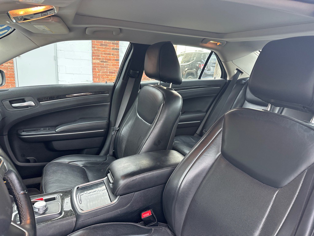 2016 Chrysler 300 Image 20