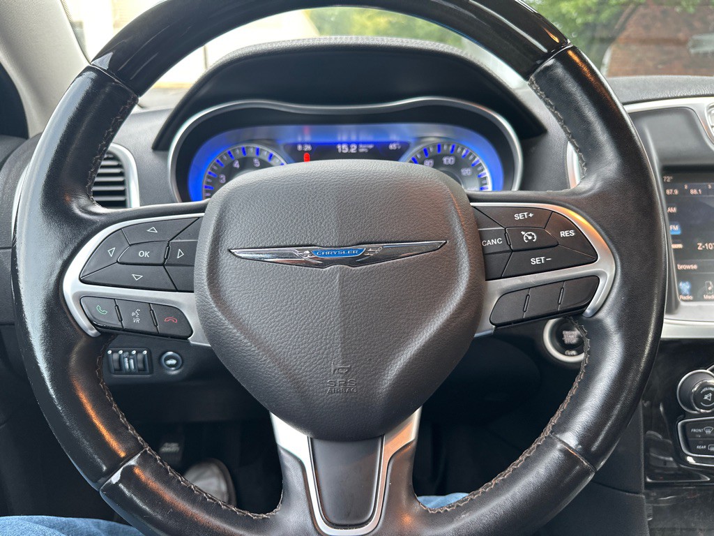 2016 Chrysler 300 Image 26