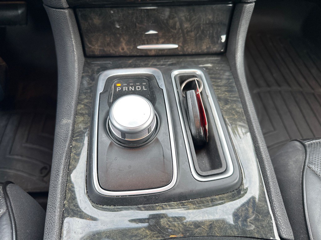 2016 Chrysler 300 Image 27