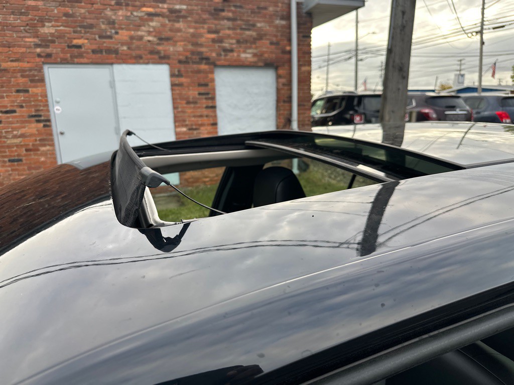 2016 Chrysler 300 Image 31