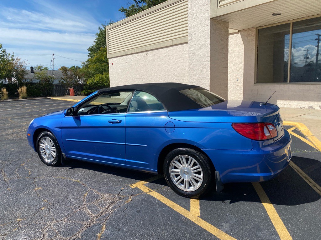 2008 Chrysler Sebring Image 3