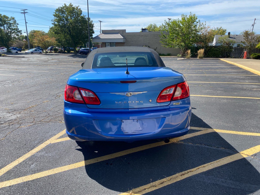 2008 Chrysler Sebring Image 4