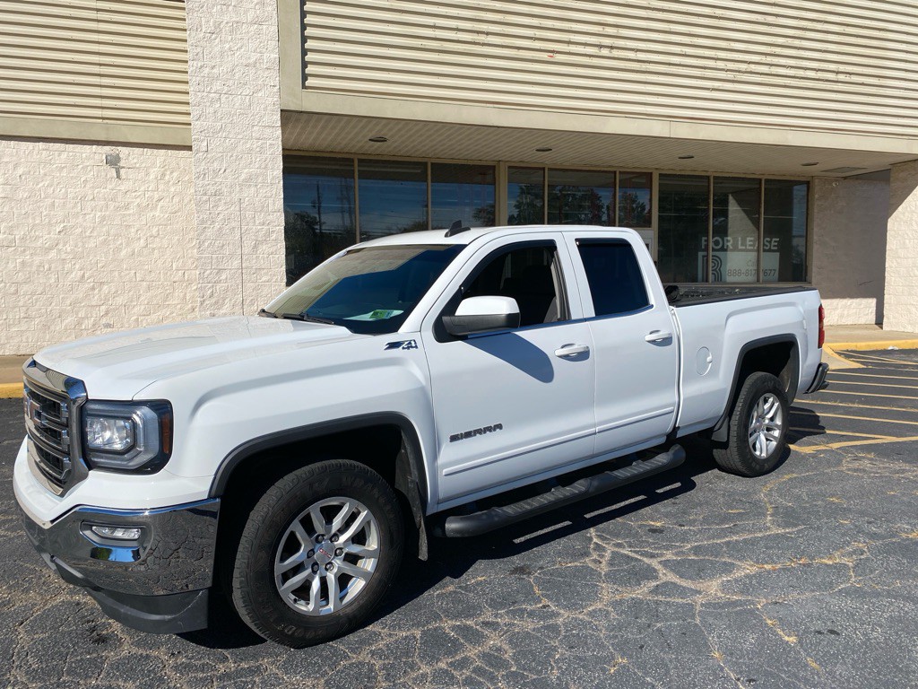 2017 GMC Sierra Image 1