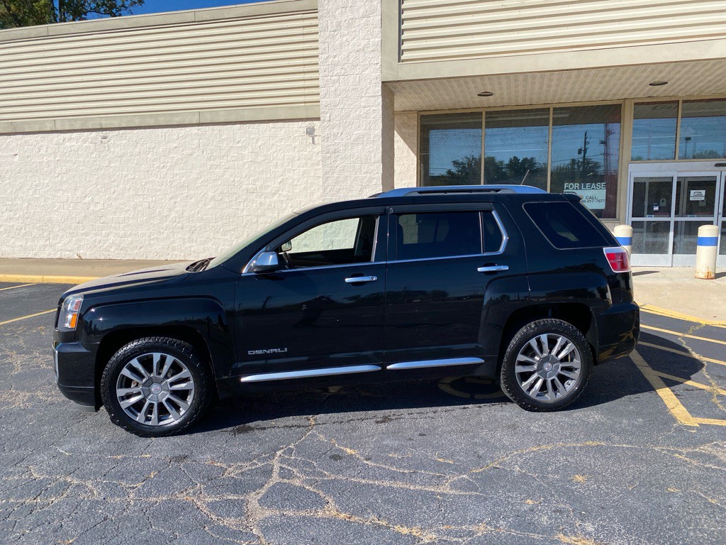 2017 GMC Terrain Image 2