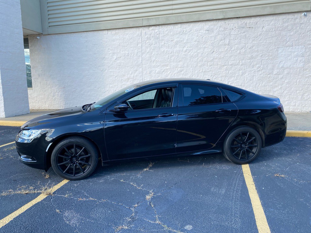 2016 Chrysler 200 Image 2