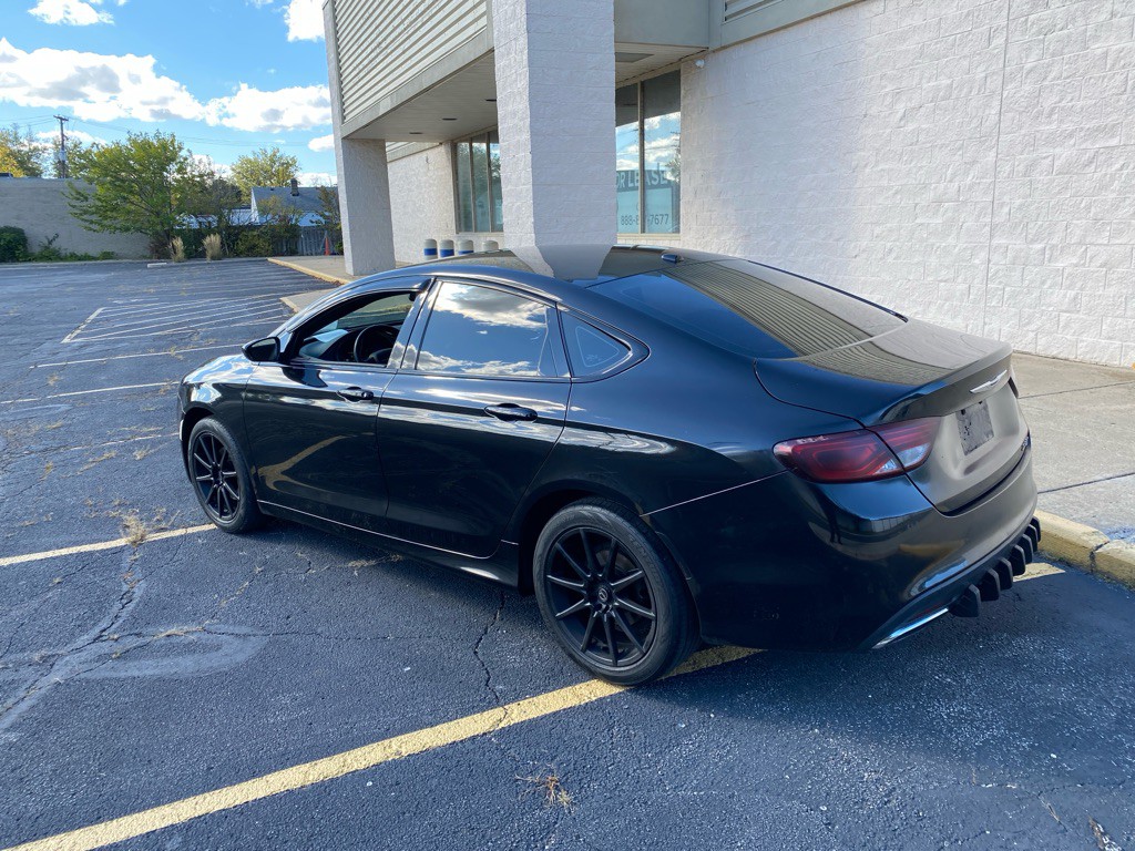 2016 Chrysler 200 Image 3
