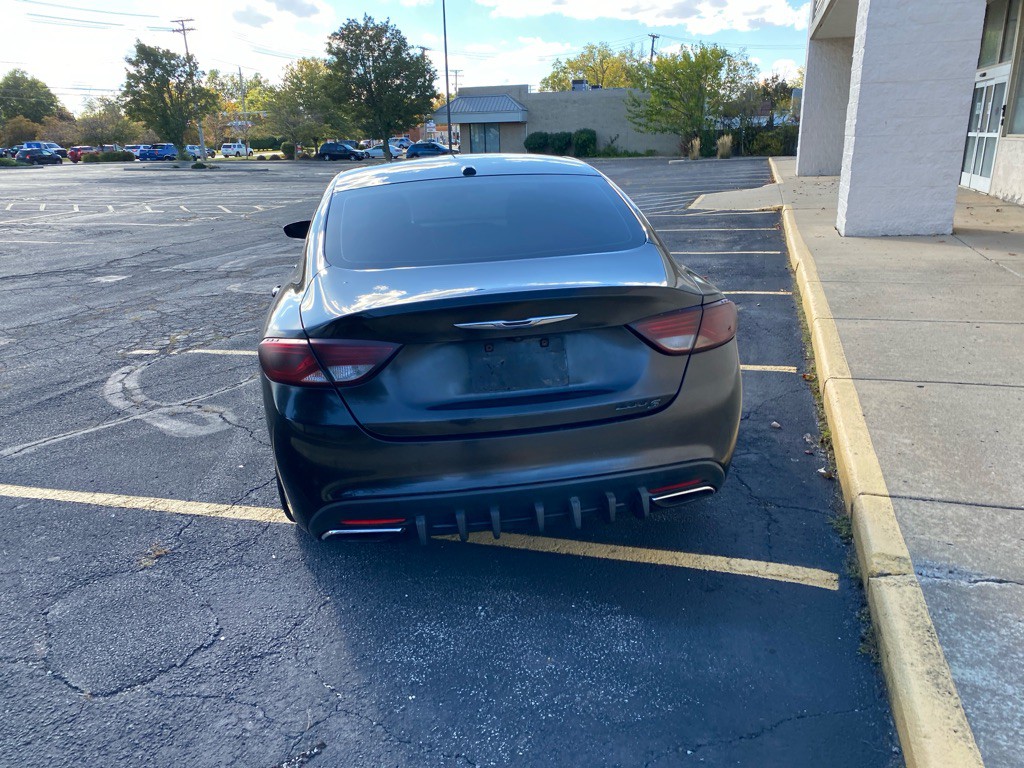 2016 Chrysler 200 Image 4