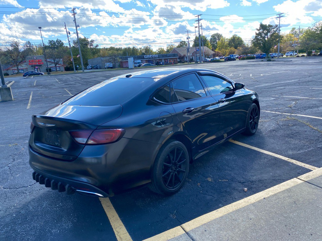 2016 Chrysler 200 Image 5