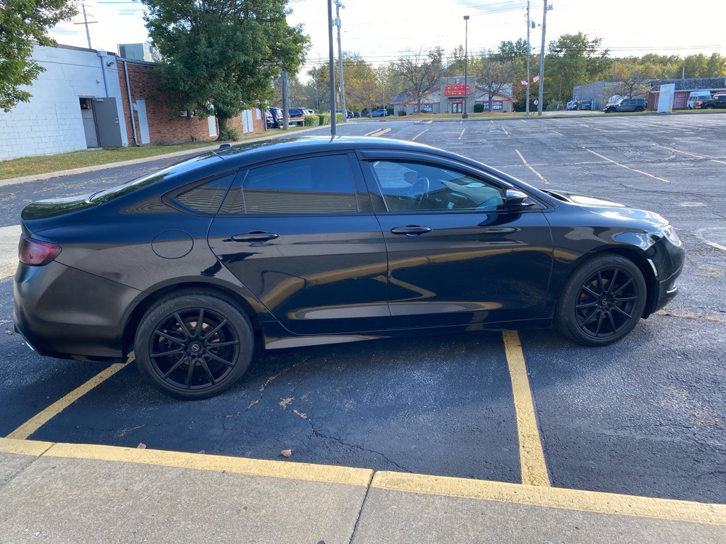 2016 Chrysler 200 Image 6