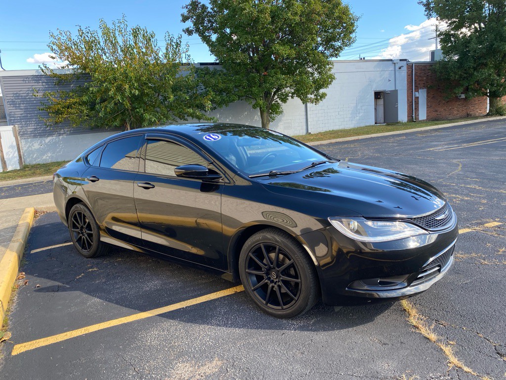 2016 Chrysler 200 Image 7