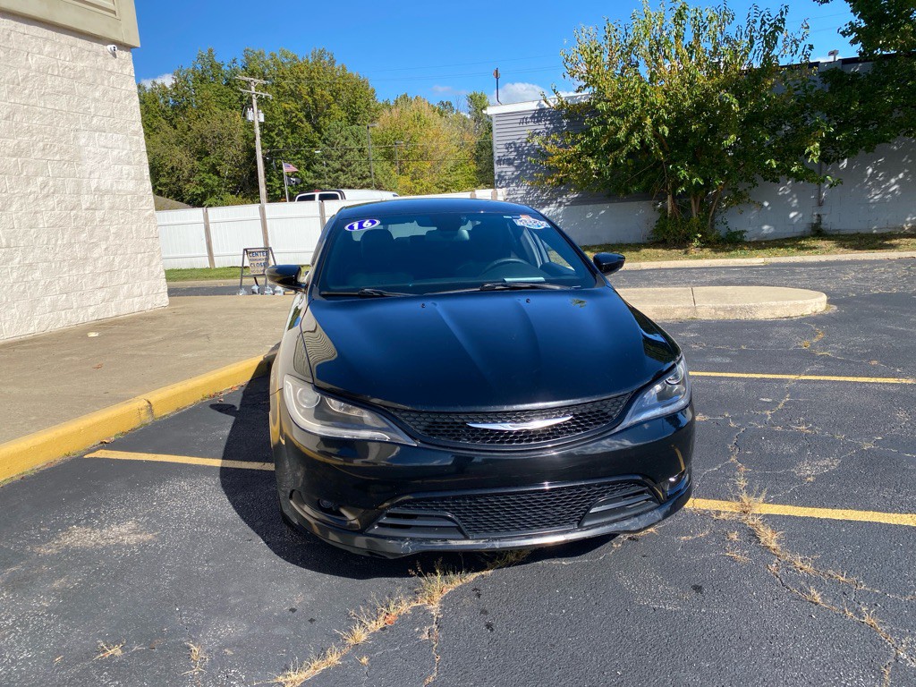 2016 Chrysler 200 Image 8