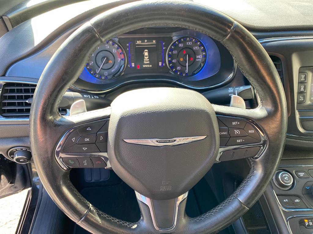 2016 Chrysler 200 Image 11