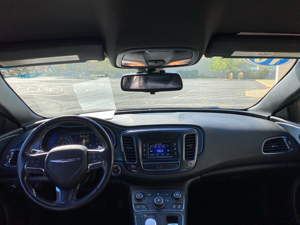 2016 Chrysler 200 Image 15