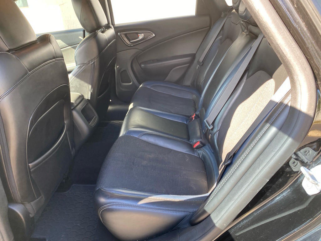 2016 Chrysler 200 Image 16