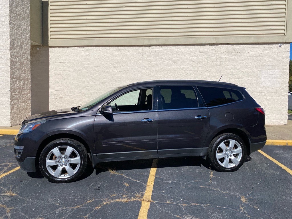 2017 Chevrolet Traverse Image 2