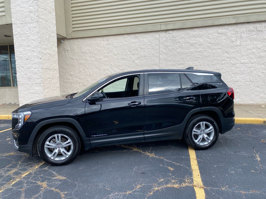 2023 GMC Terrain Image 2