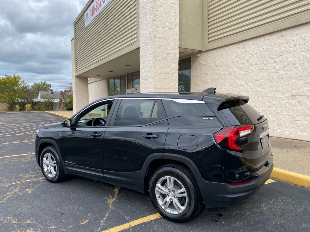 2023 GMC Terrain Image 3
