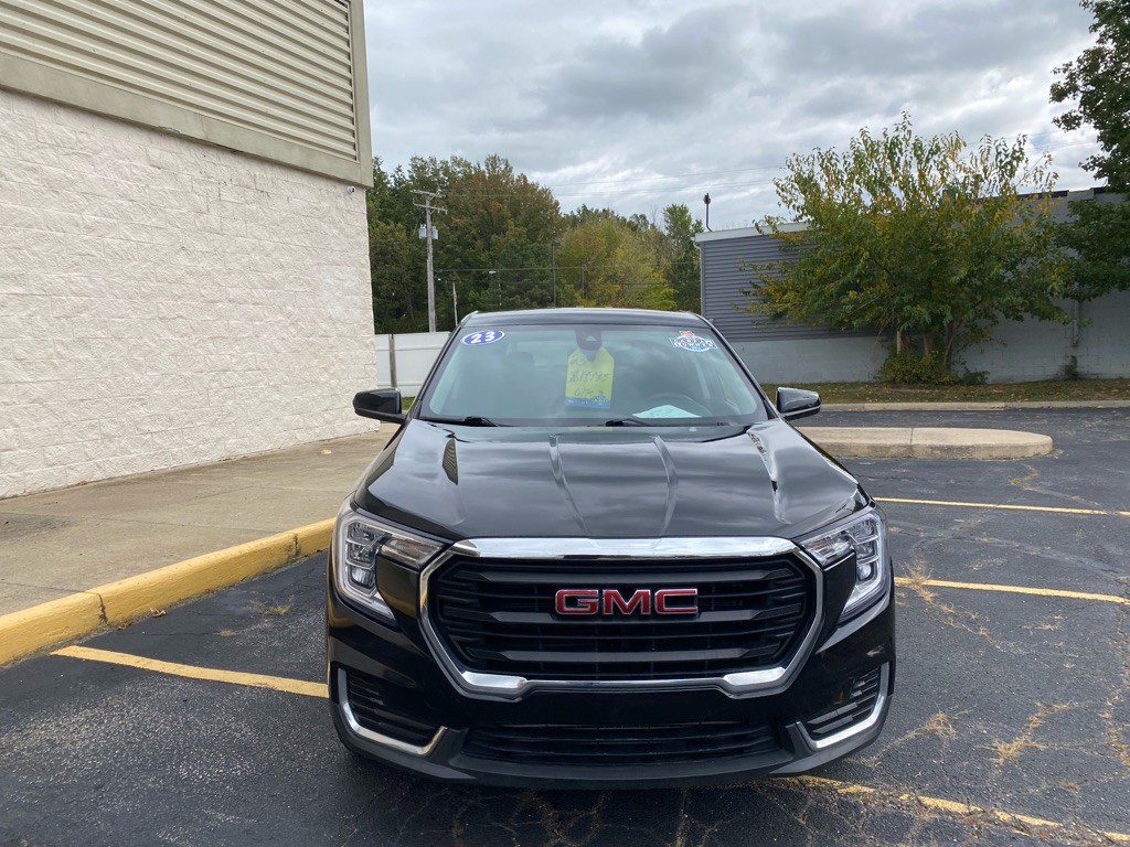 2023 GMC Terrain Image 8