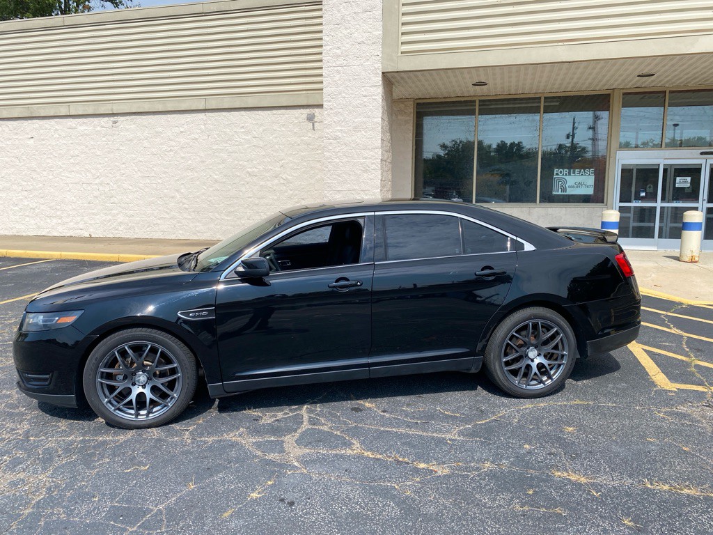 2018 Ford Taurus Image 2
